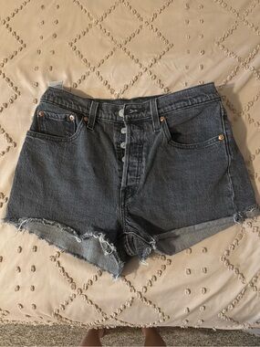 Levi High-Rise Black Denim Women's Shorts, Raw Hem